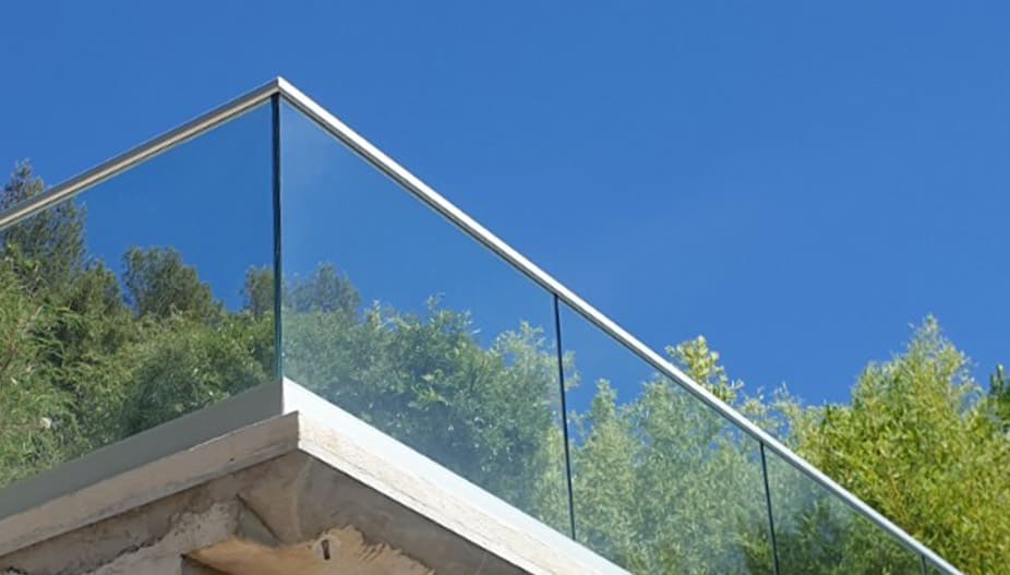nettoyage-professionnel-eau-pure-bouches-du-rhone-aura-service-surface-vitrees-apres surfaces-vitrees